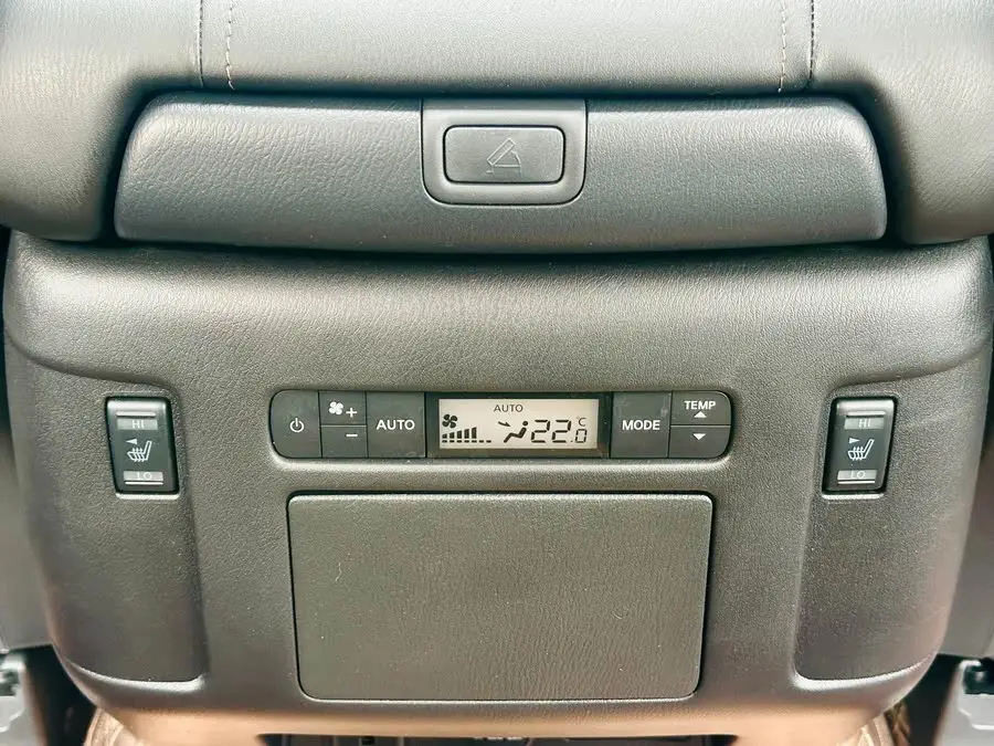 2023 نيسان أرمادا 5.6 لتر النسخة الرائدة من الأسطول الذي لا يقهر