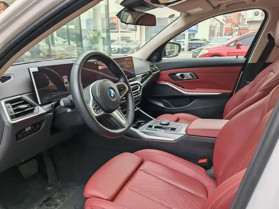 بي إم دبليو i3 2023 طراز eDrive 40 L مجموعة الليل