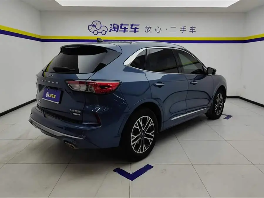 فورد إيسكايب 2020 إيكوبوست 245 الدفع الرباعي تيتانيوم