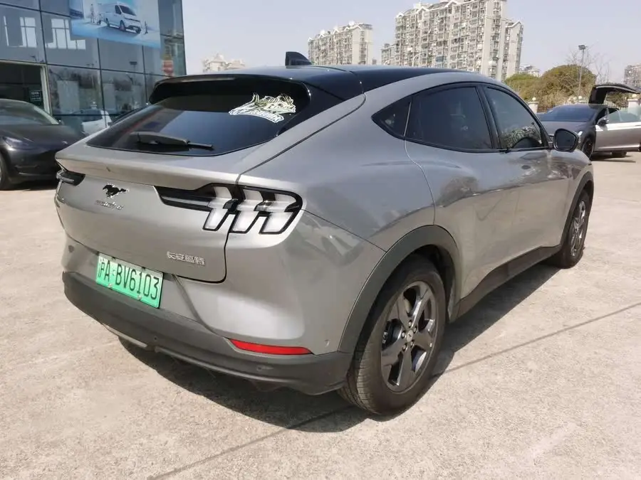 فورد موستانج ماك-إي 2021 النسخة ذات الدفع الخلفي (نطاق قياسي)