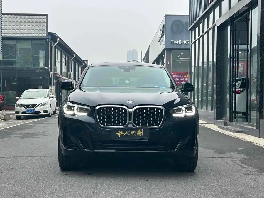 بي إم دبليو X4 2022 xDrive 25i حزمة رياضية M