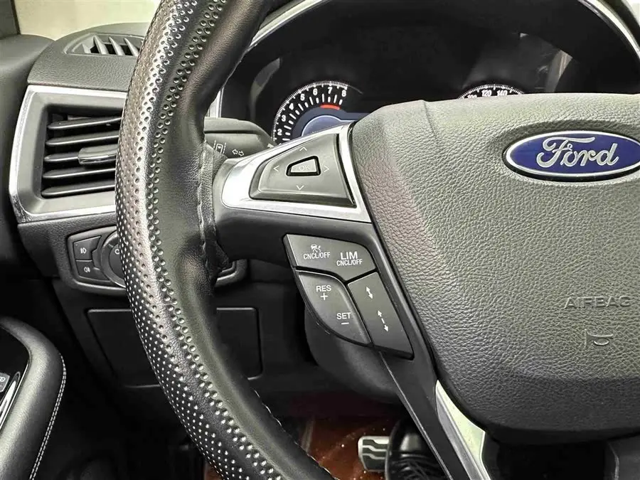 2020 Ford Edge EcoBoost 245 FWD Premium 7-seater