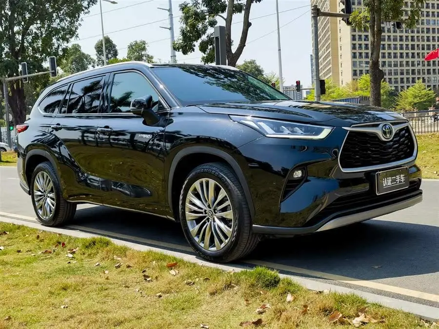 Highlander 2022 Hybrid 2.5L Two-Wheel Drive Premium Version 7-Seater
