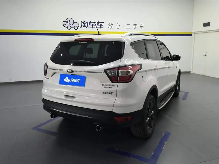 2019 Ford Escape EcoBoost 180 FWD Platinum Edition National VI