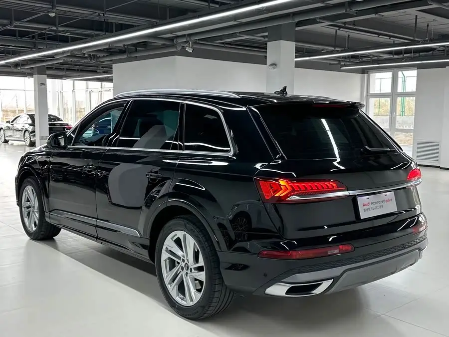 Audi Q7 2023 45 TFSI quattro S line Sport