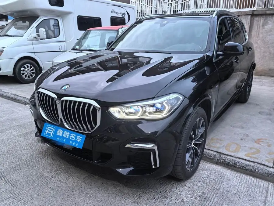 بي إم دبليو X5 2022 xDrive 30Li حزمة M الرياضية الفاخرة