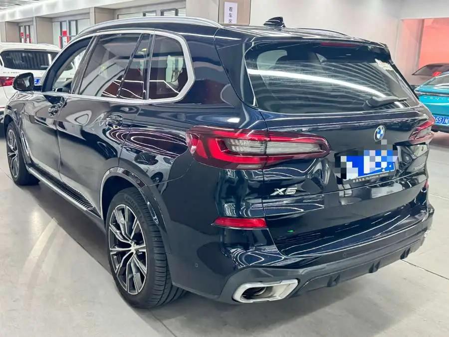 بي إم دبليو X5 2022 xDrive 30Li حزمة M الرياضية