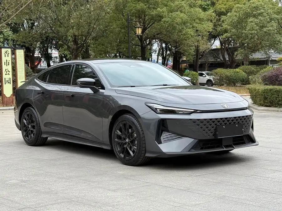 تشانجان UNI-V 2024 1.5T بريميوم