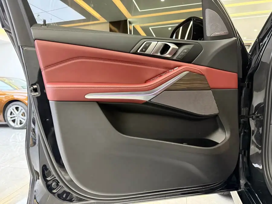 بي إم دبليو X5 2022 xDrive 40Li M حزمة رياضية