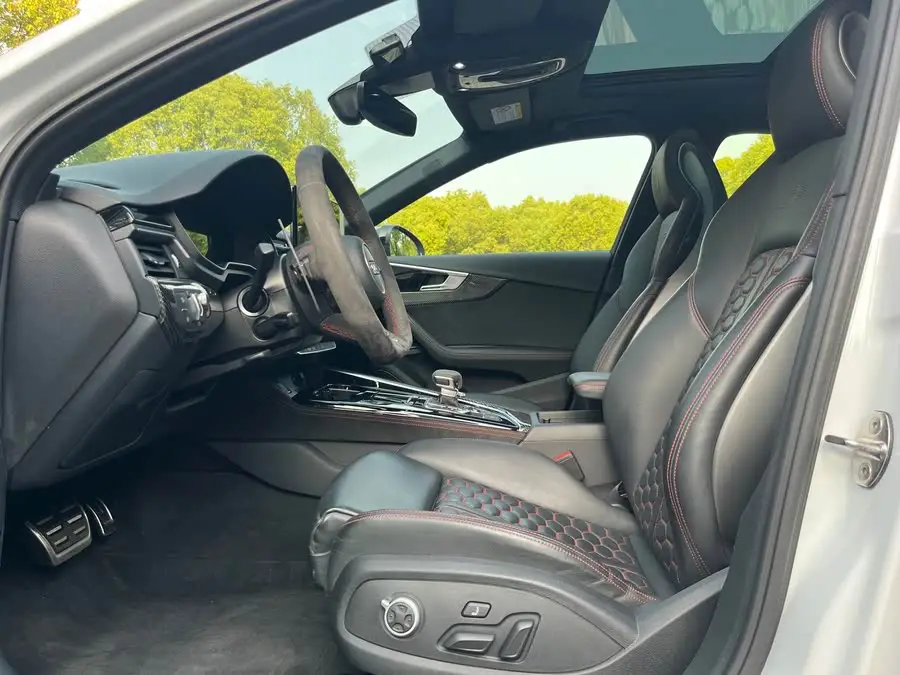 أودي RS 4 2023 RS4 أفانت الإصدار الأسود