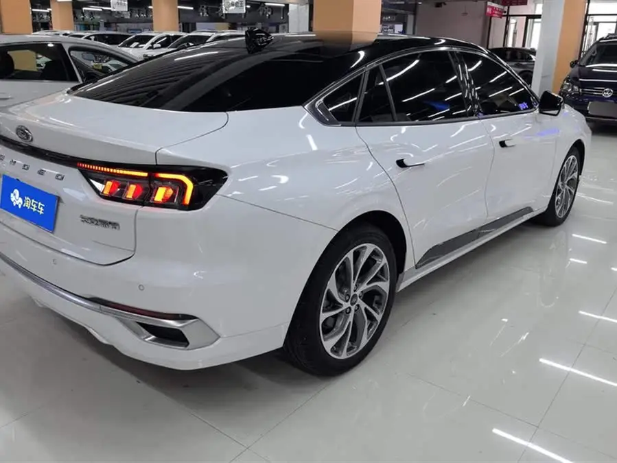 2022 فورد مونديو إيكو بوست 245 الفئة العليا