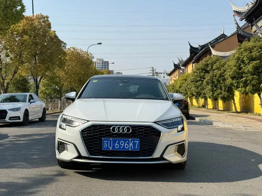 أودي A3 طراز 2021 سبورت باك 35 TFSI الطراز الرياضي الأنيق