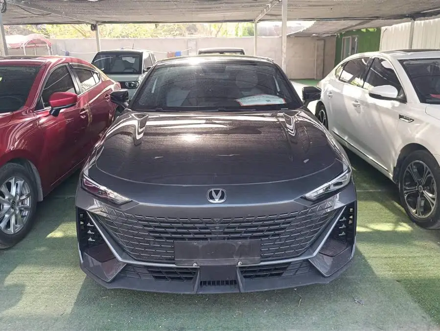 Changan UNI-V 2022 1.5T Smart Navigation Version