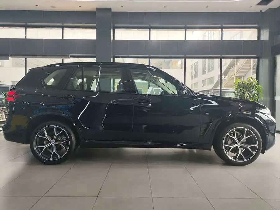 BMW X5 2023 xDrive 30Li M Sport Night Package