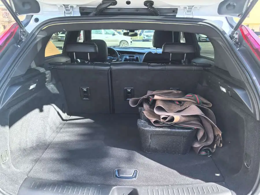 Cadillac XT4 2022 28T FWD Premium