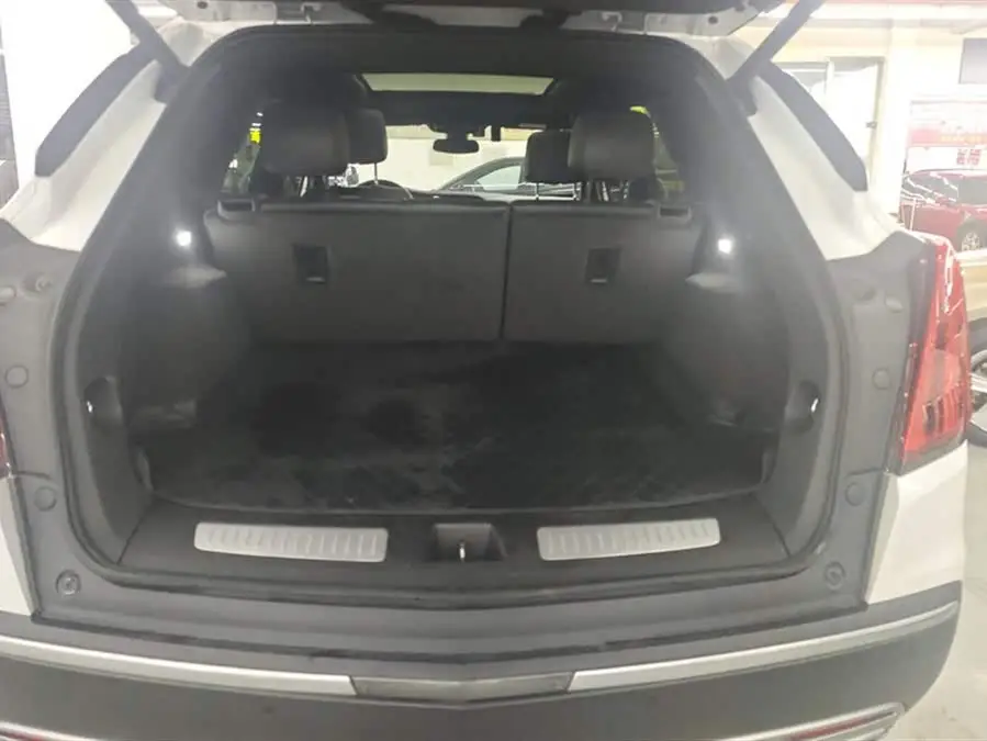 كاديلاك XT5 2021 2.0T فاخرة بالدفع الأمامي