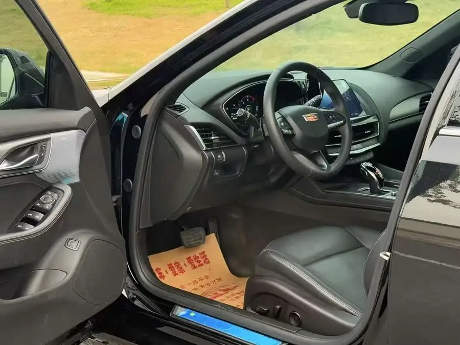 كاديلاك CT5 2023 28T الفاخرة (الإصدار القياسي)