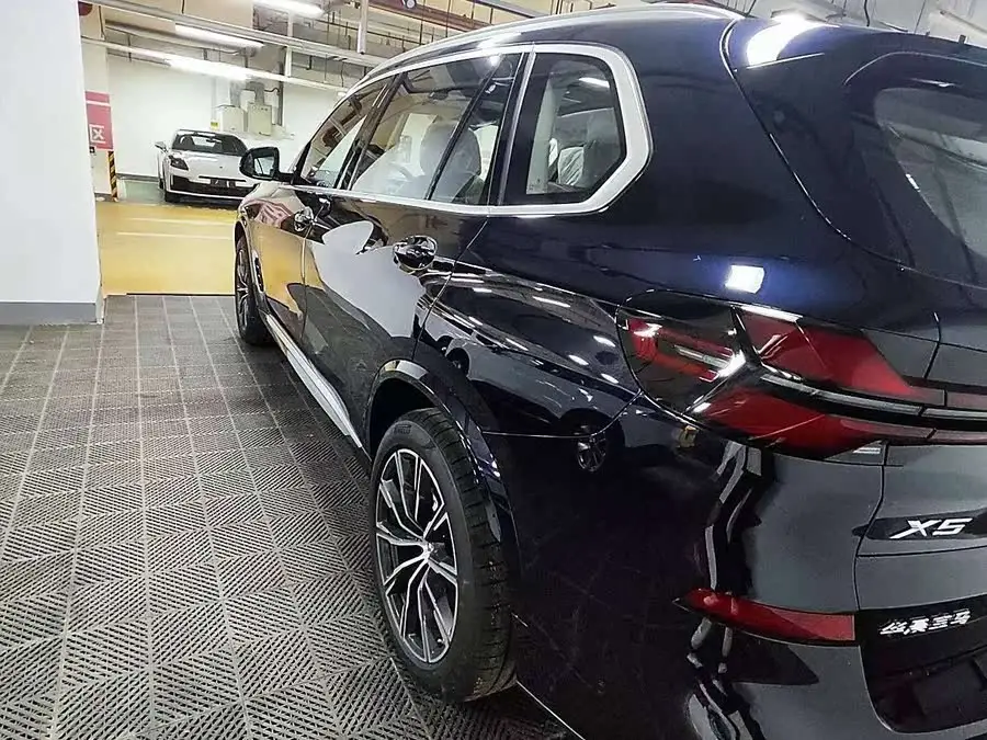 BMW X5 2023 xDrive 30Li M Sport Package