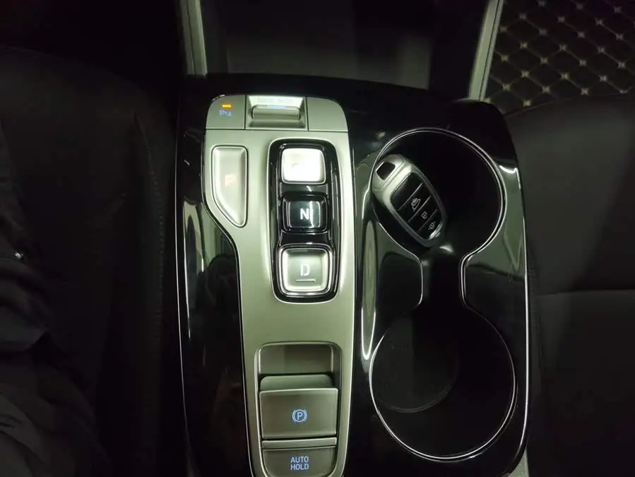 2022 توكسون L 2.0L هايبرد النسخة الذكية