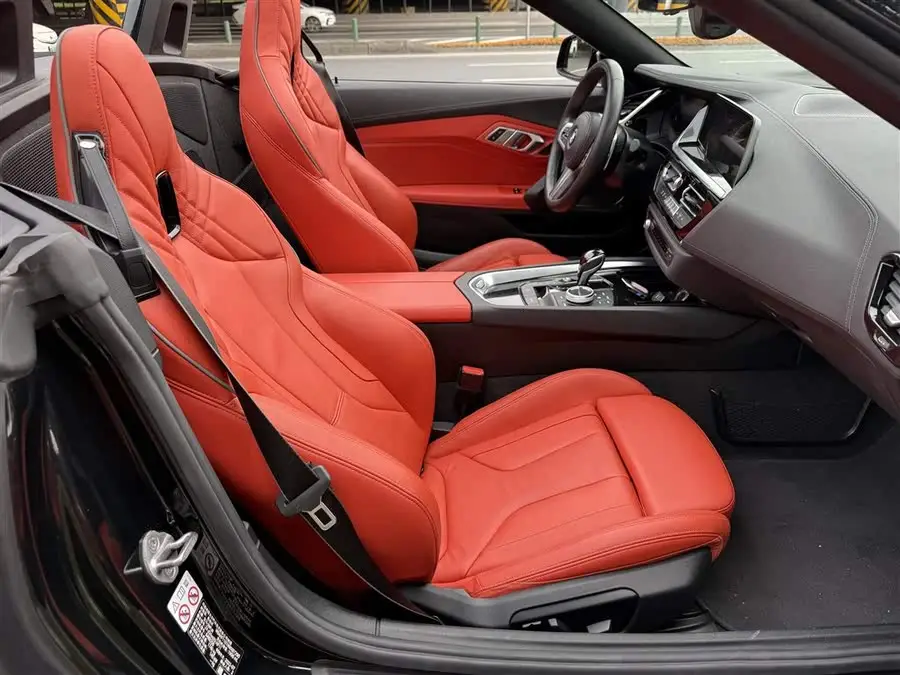 بي إم دبليو Z4 2022 sDrive 25i حزمة M الرياضية