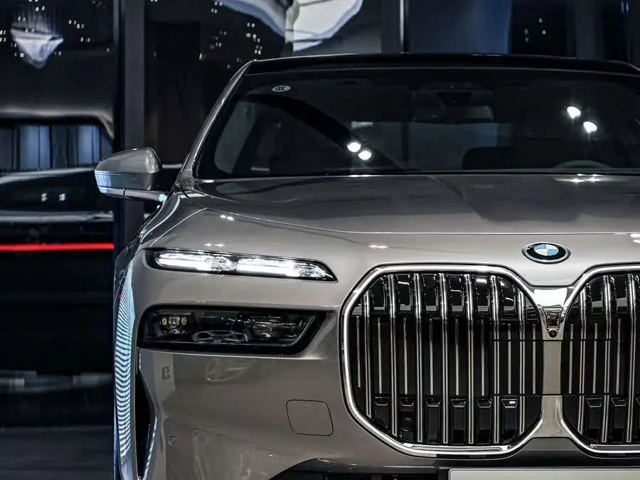 BMW i7 2023 xDrive60L Luxury Package