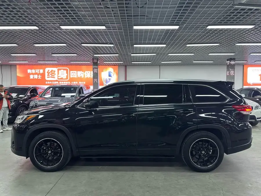 Highlander 2018 2.0T AWD Premium 7-Seater National VI