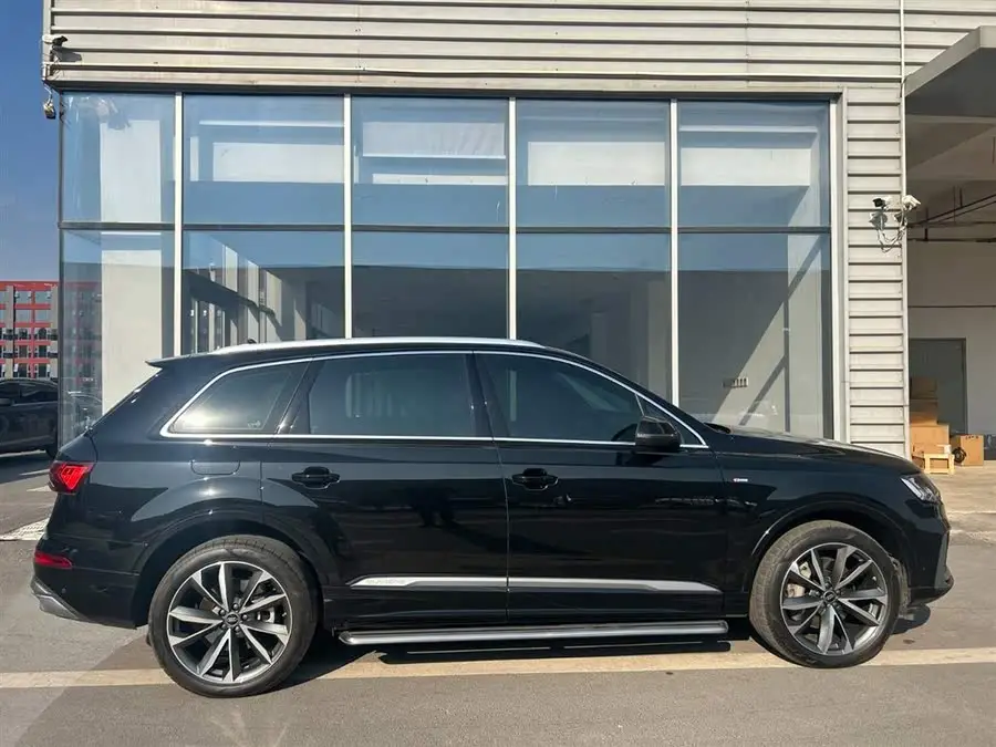 Audi Q7 2023 55 TFSI quattro S line Sport