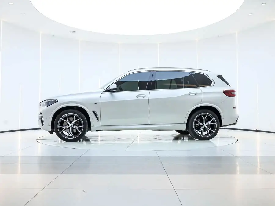 BMW X5 2022 xDrive 40Li M Sport Package