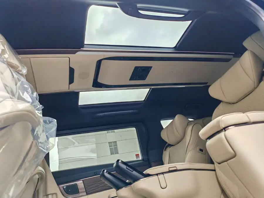 ألفارد 2024 الهجين 2.5 لتر النسخة المميزة