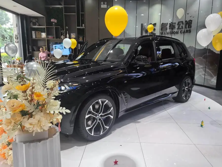 بي إم دبليو X5 2023 xDrive 40Li حزمة M الرياضية الليلية الحصرية