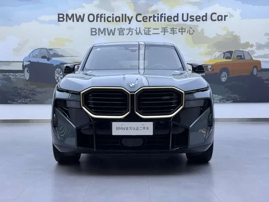 بي إم دبليو XM 2023 النموذج الأساسي