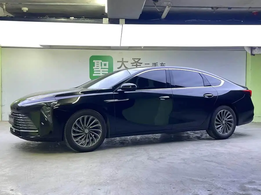 بويك لاكروس 2023 28T النسخة المتميزة