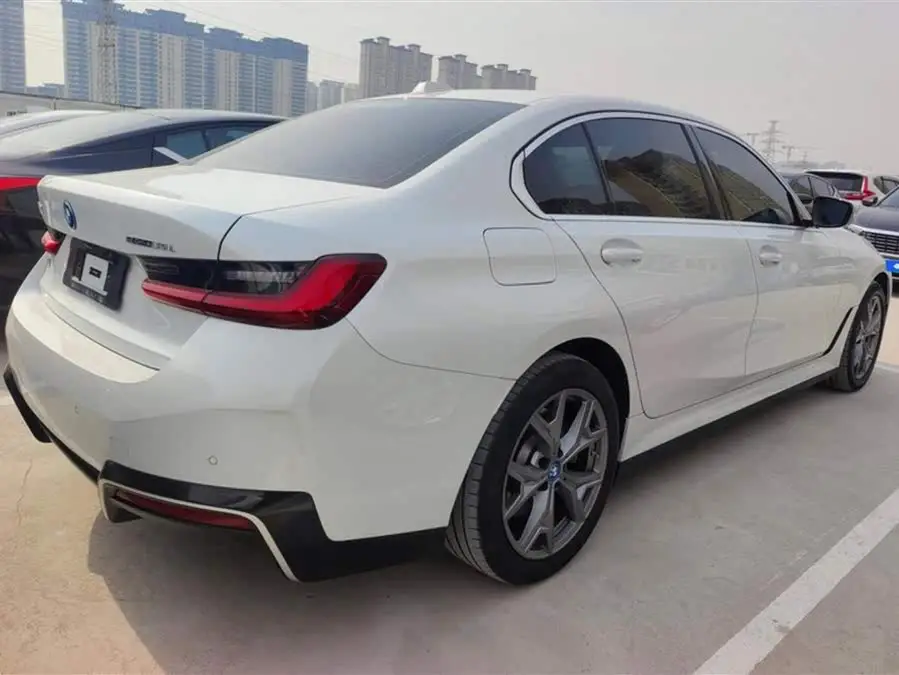 بي إم دبليو i3 2024 eDrive 35 L