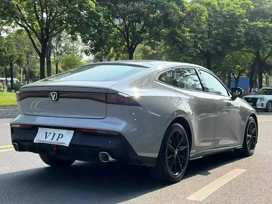 Changan UNI-V 2022 1.5T Smart Navigation Edition