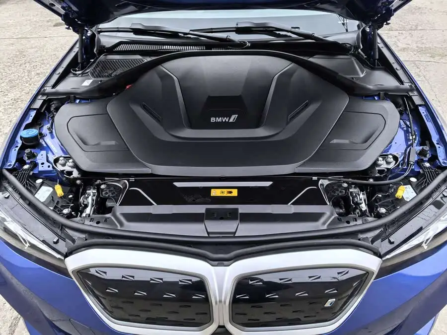 بي إم دبليو i3 2022 eDrive 35 L