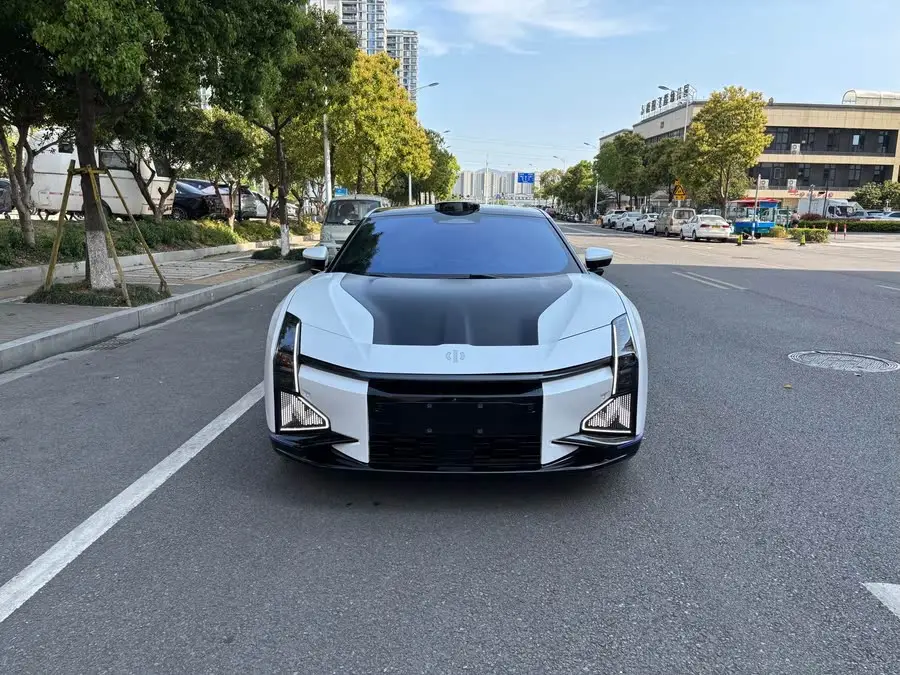 هاي في HiPhi Z طراز 2023 نسخة بأربعة مقاعد