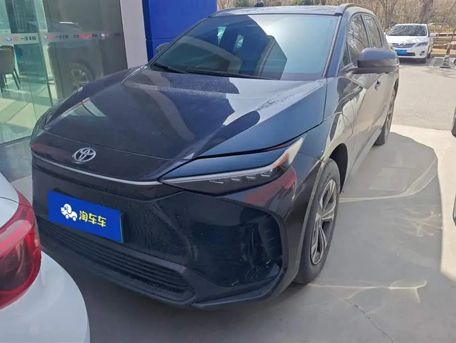 فاو تويوتا bZ4X 2022 نسخة الأداء العالي ذات الدفع الرباعي