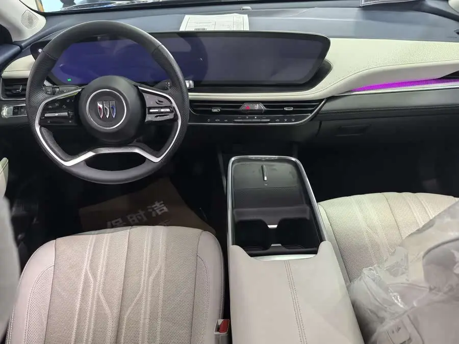 بويك لاكروس 2023 أفيير