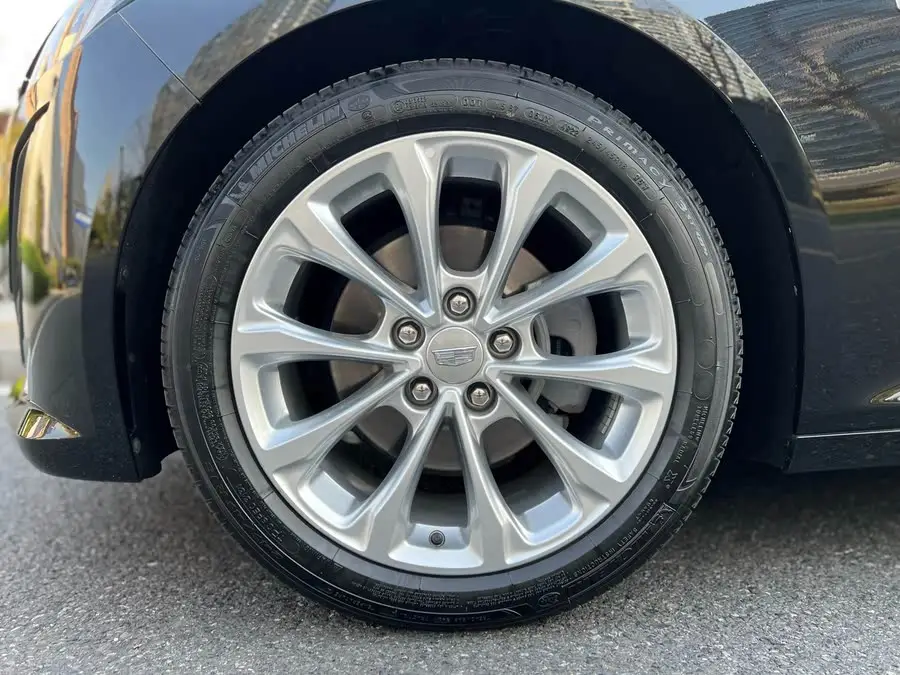 كاديلاك CT5 2022 28T الفاخرة (الإصدار القياسي)