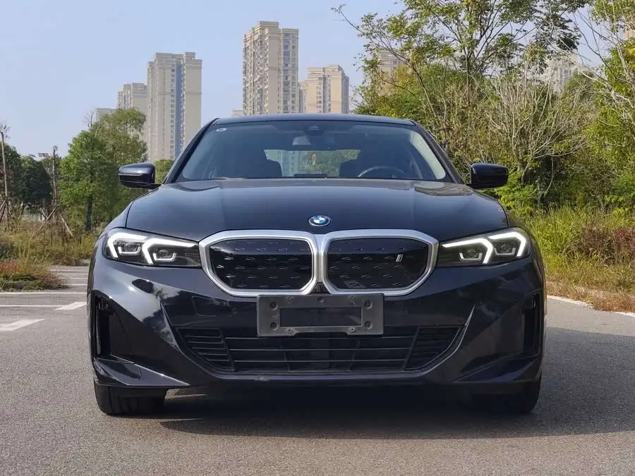 بي إم دبليو i3 2022 إيدرايف 35 إل