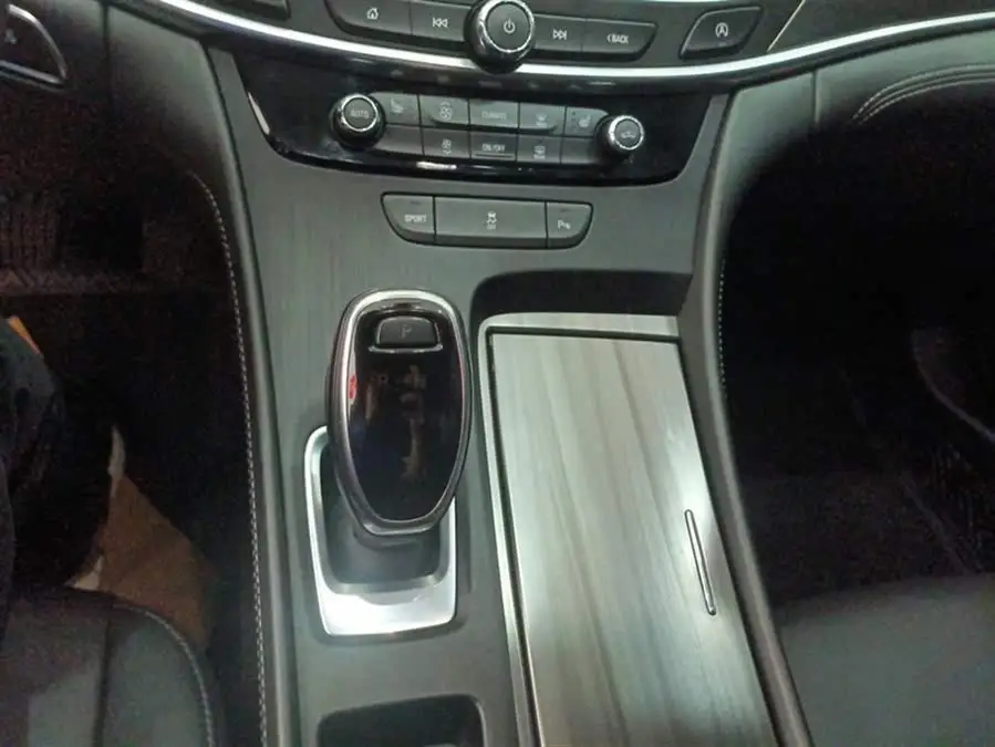 بيوك لاكروس 2021 طراز 652T الفاخر