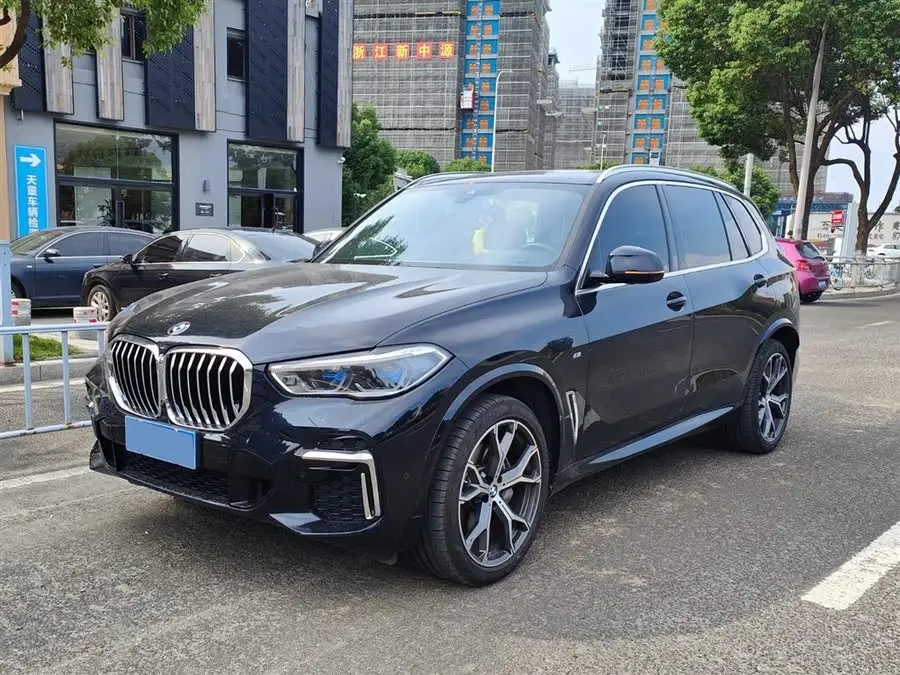 بي إم دبليو X5 2022 xDrive 30Li باقة M الرياضية الفاخرة