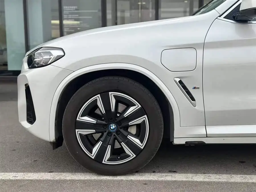 BMW iX3 2023 Leading Model