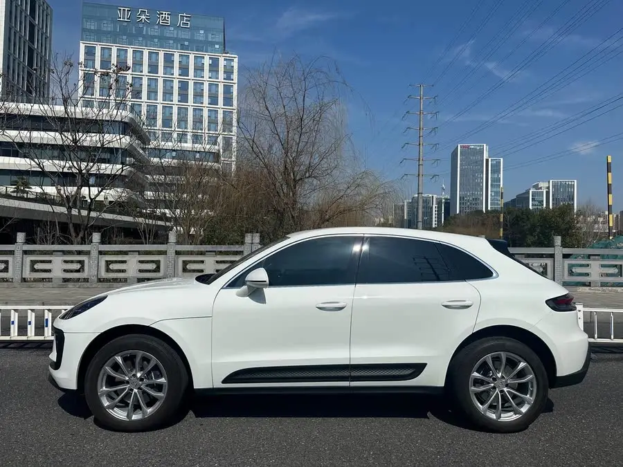 2024 Macan 2.0T