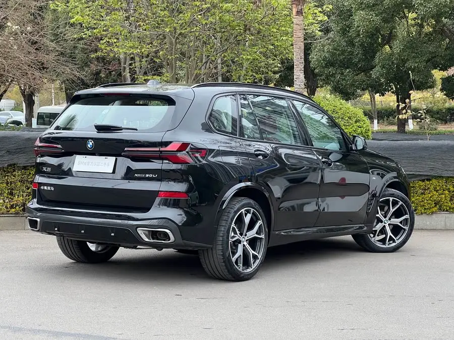 بي إم دبليو X5 2023 xDrive 30Li طراز M الرياضي الفاخر مع حزمة الليل