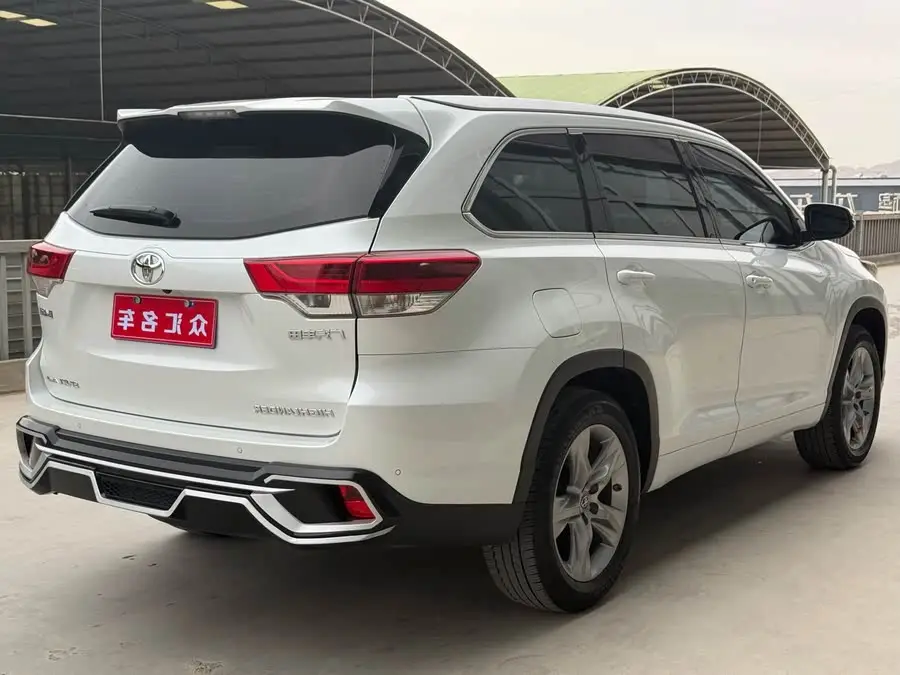 هايلاندر 2021 2.0T دفع رباعي فئة فاخرة 7 مقاعد