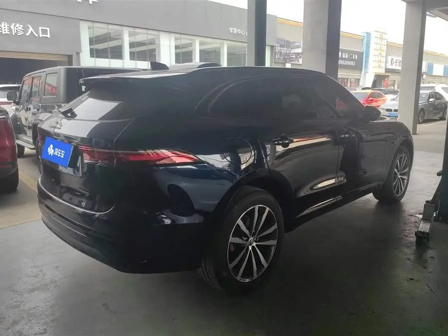 Jaguar F-PACE 2024 P250 R-Dynamic SE