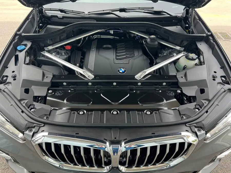 BMW X5 2022 xDrive 40Li M Sport Package