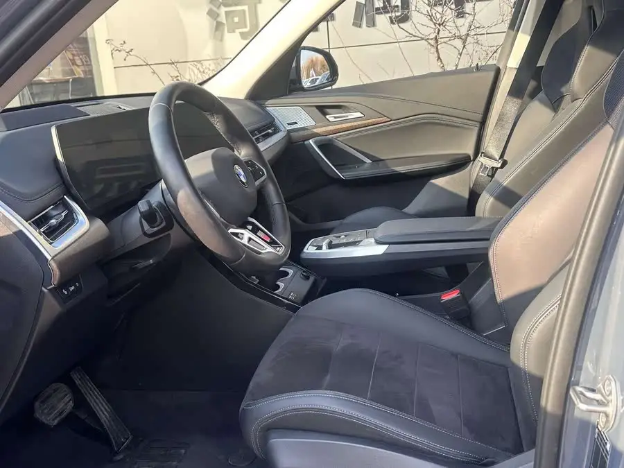 بي إم دبليو X1 2023 sDrive25Li حزمة M الرياضية