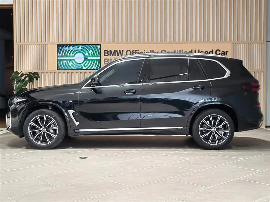 بي إم دبليو X5 2023 xDrive 30Li حزمة M الرياضية